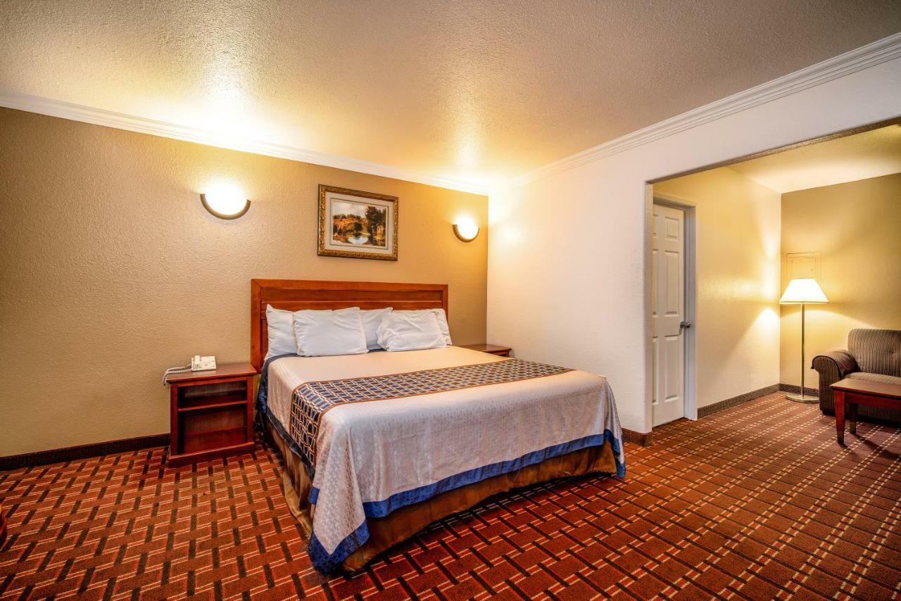 Regency Inn & Suites Downey Exterior foto